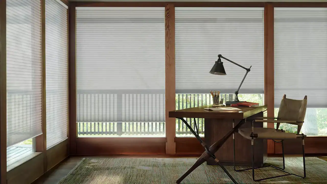Stores Duettes de Hunter Douglas, Hunter Douglas Duette Blinds, pour une opacité moyenne, controlé la luminosité de vos pièce.