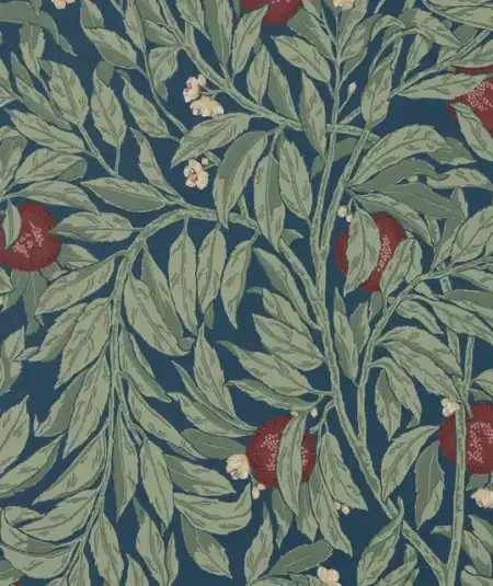 Papier peint Sanderson Ancient Apple Orchard coloris bleu Wedgwood avec motifs de pommiers et feuillages