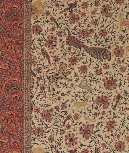 Papier peint Mughal avec animaux exotiques et motifs floraux, style traditionnel.