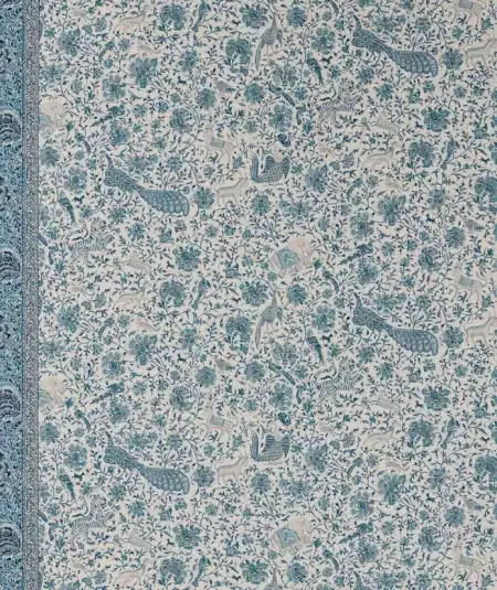 Papier peint Empire Mughal avec motif animalier pour salon élégant.