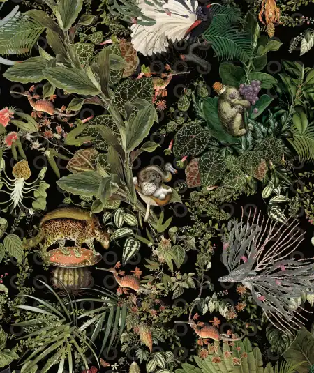 Tapisserie Moooi représentant une jungle avec animaux éteints, dans des tons sombres et riches, parf.