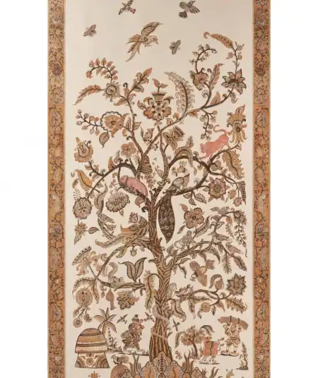 Papier peint Tree of Life Spice de Zoffany, parfait pour un salon chaleureux avec un motif floral et.