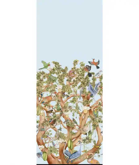 Détail du motif peint à la main du papier peint Tree of Life Platinum, montrant les oiseaux exotiques et les fleurs fantastiques dans les branches du baobab.