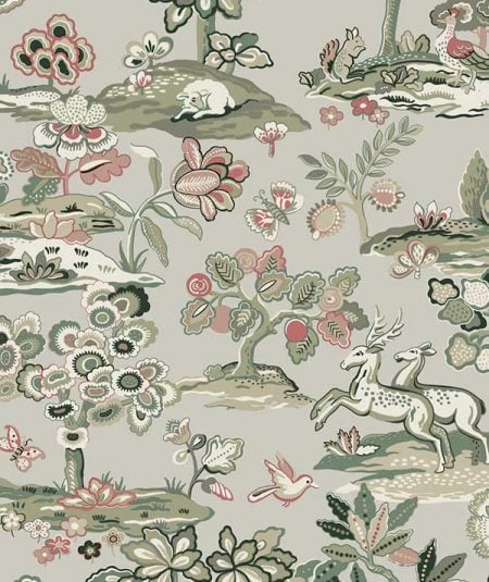 Papier peint Kingswood dans un style naturel avec motifs floraux et animaux, parfait pour une décora.